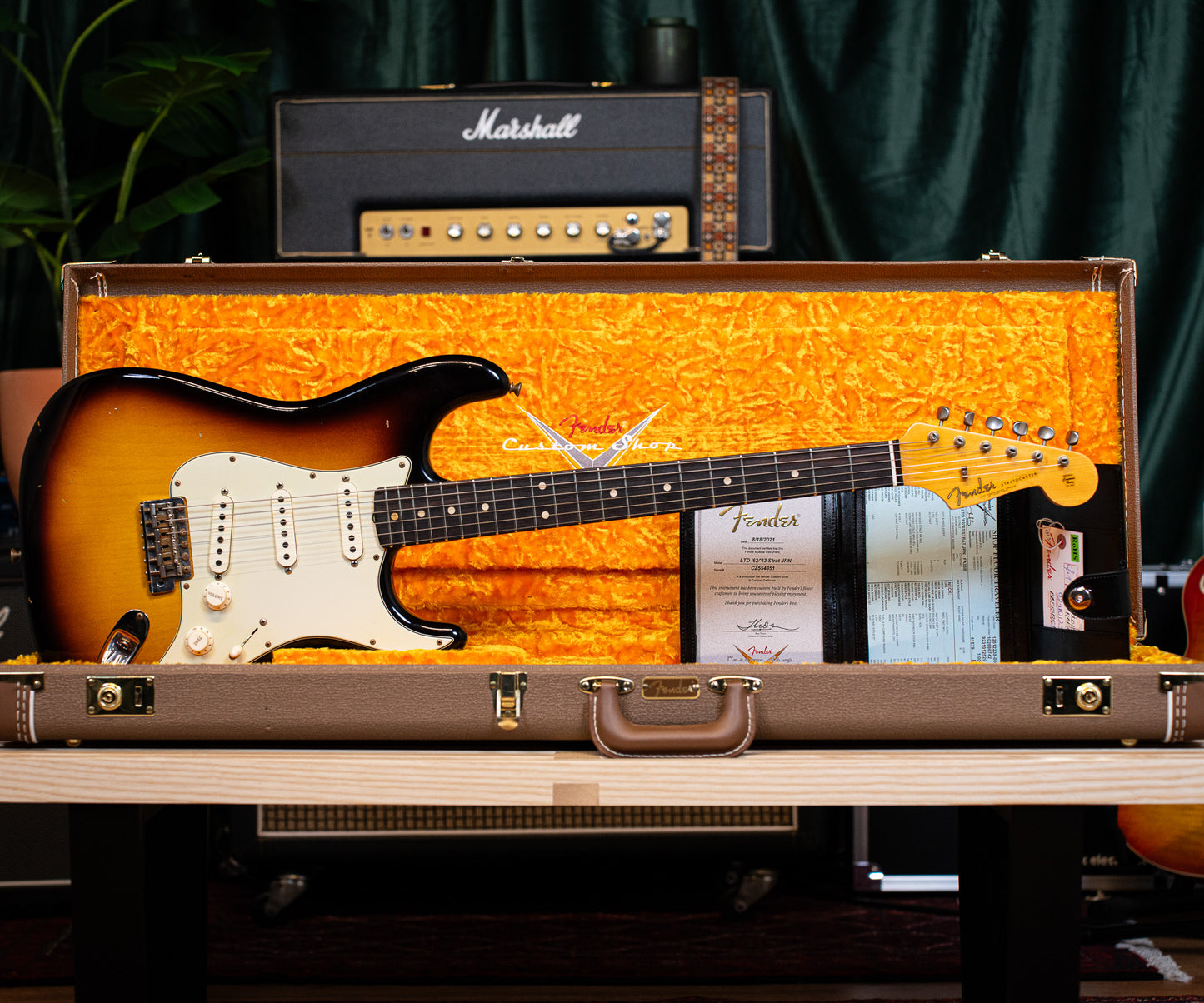 Fender Custom Shop Stratocaster Guitar Giveaway Dreamtone In Case