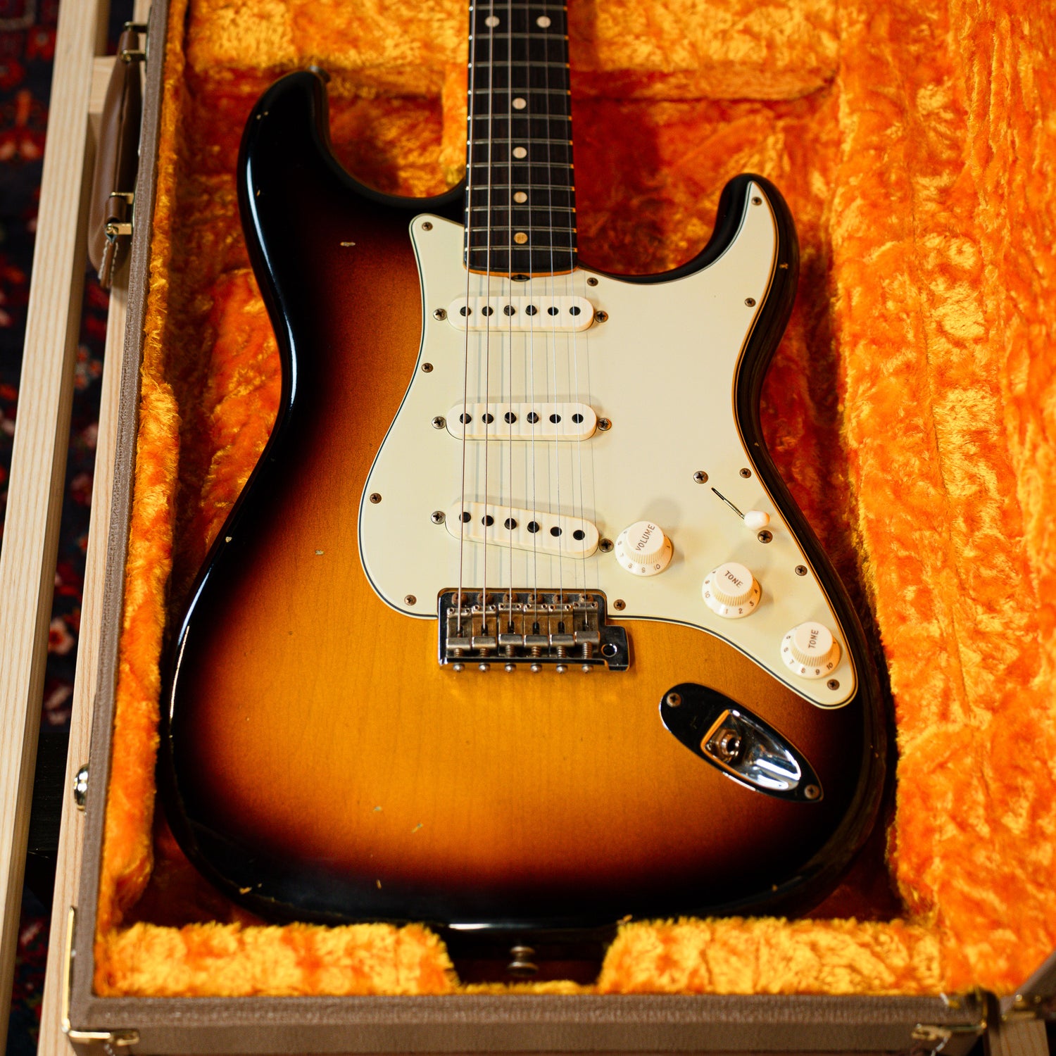 Fender Custom Shop Stratocaster Guitar Giveaway Dreamtone Front In Case