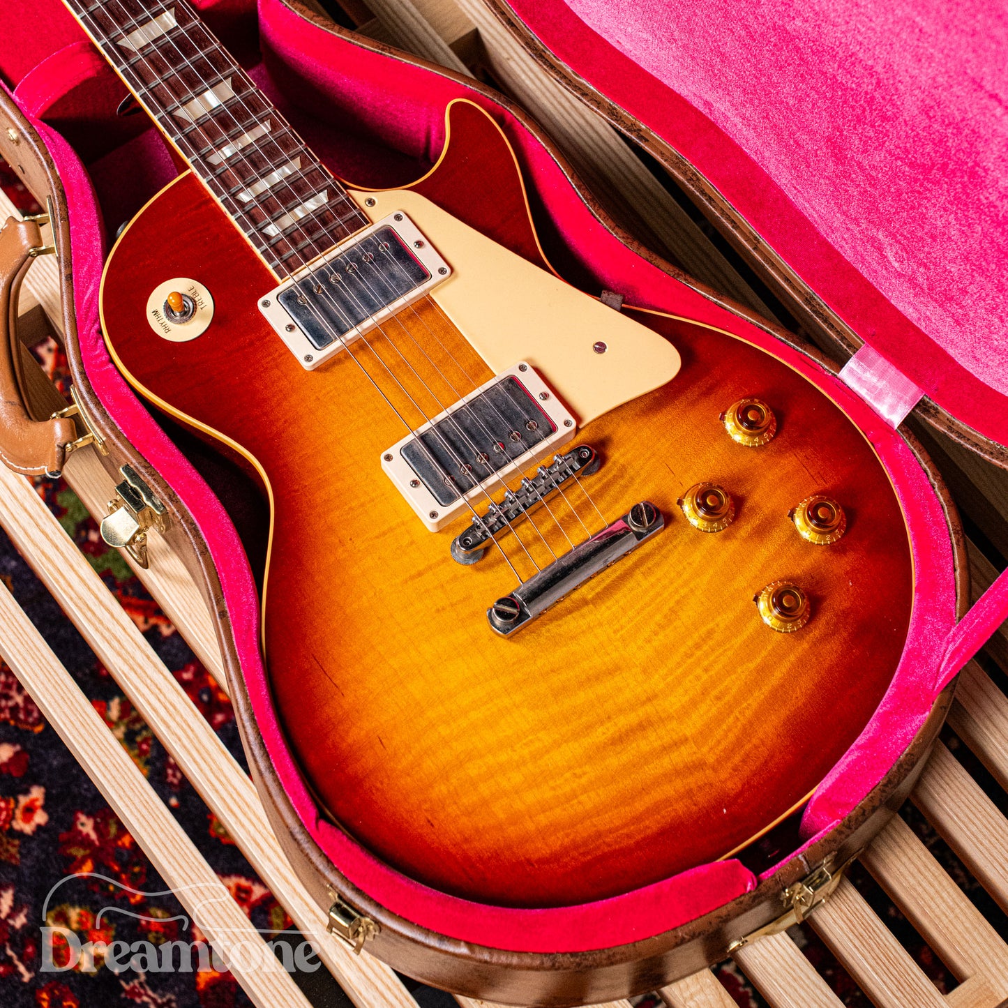Gibson Murphy Lab 1959 Les Paul Factory Burst Ultra-Light aged + Marshall Silver Jubilee Amp & Head + Accessories